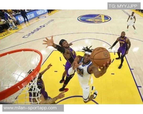 卢尼半场表现出色高效6中4贡献8分3篮板2助攻依然是卢姥爷